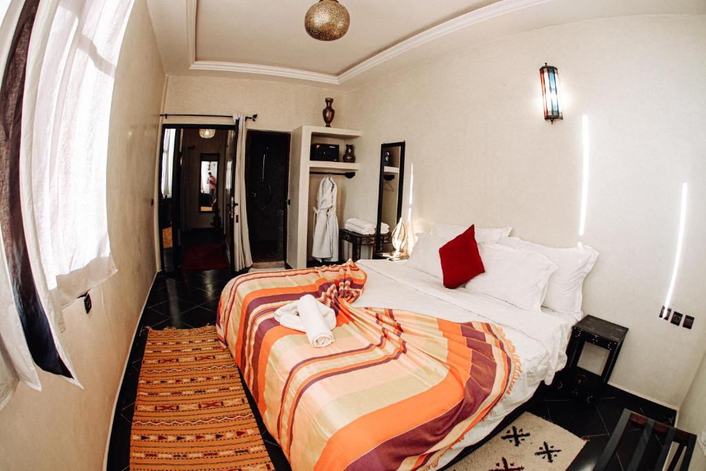 Postel nebo postele na pokoji v ubytování Riad Tama & spa