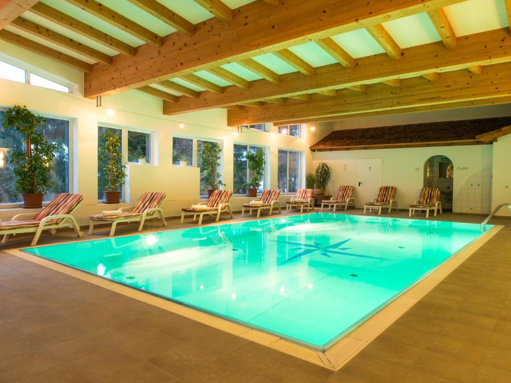 Bazén v ubytování Hotel Karl Schranz nebo v jeho okolí