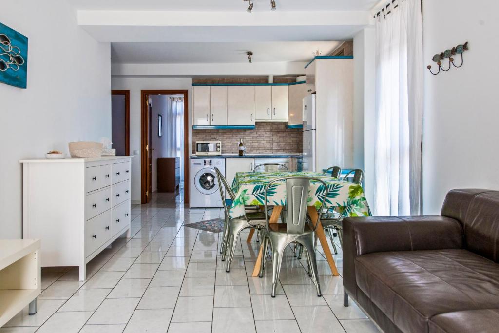 Χώρος καθιστικού στο Ocean Breeze Apartment