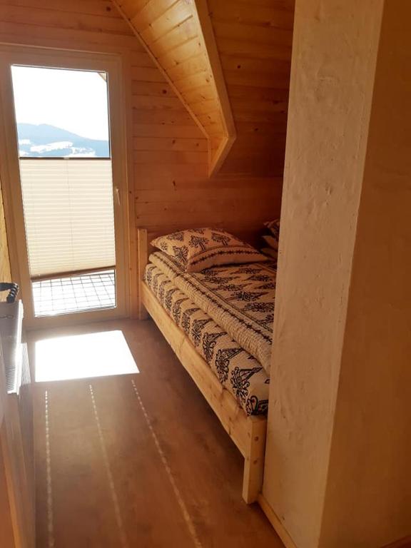 Postel nebo postele na pokoji v ubytování Domek u Jawora -Agroturystyka