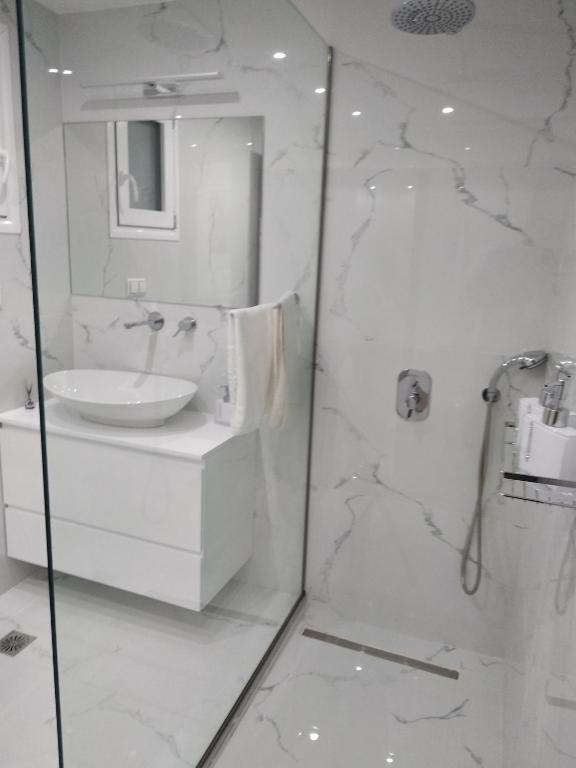 Despina's Lux apt Downtown - 12