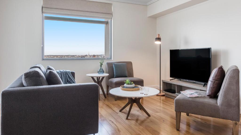 Oaks Brisbane Casino Tower Suites - Two-Bedroom Apartment With River View