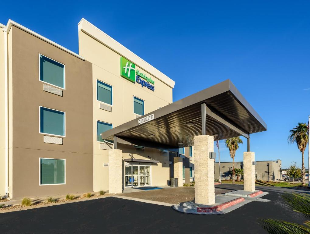 a hotel with a sign on the front of it at Holiday Inn Express Hotel and Suites Bastrop, an IHG Hotel in Bastrop