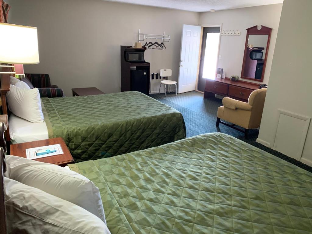Postel nebo postele na pokoji v ubytování Gas Lite Motel Lawrenceville