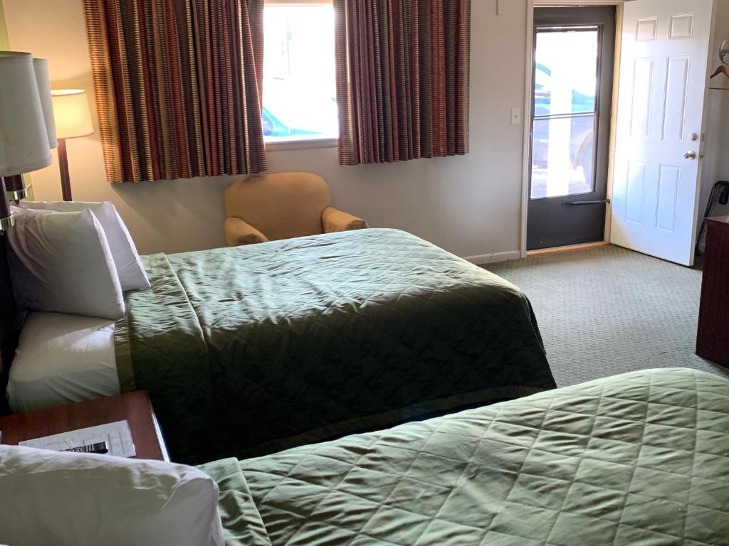 Postel nebo postele na pokoji v ubytování Gas Lite Motel Lawrenceville