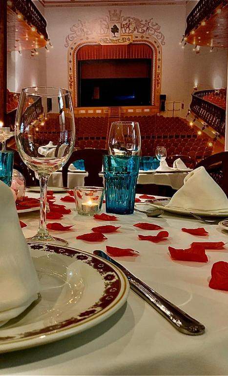 Reštaurácia alebo iné gastronomické zariadenie v ubytovaní Hotel Acosta Vetonia