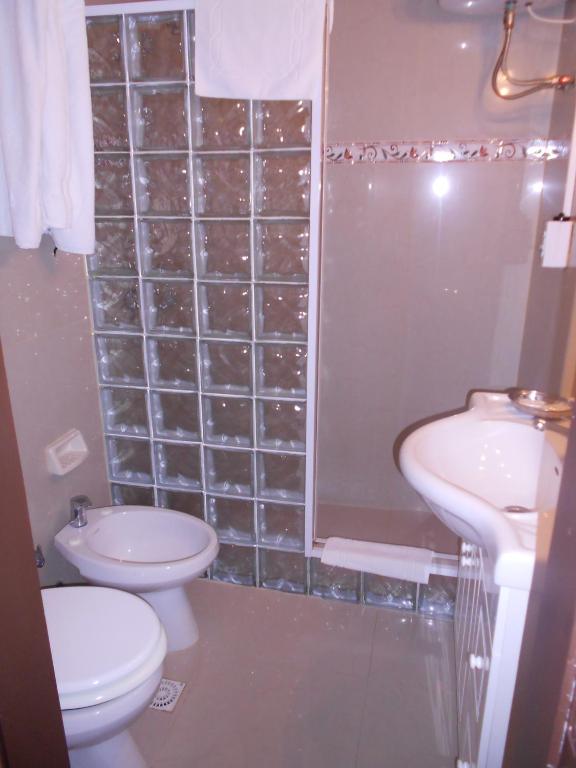 Koupelna v ubytování Tanger Hotel