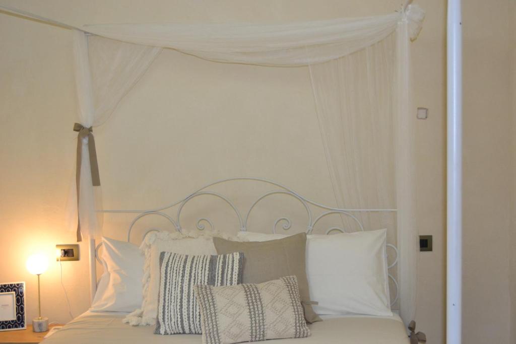 A bed or beds in a room at Ai due Mori Apt by Addler House Ospitality