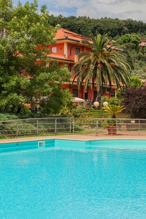 The swimming pool at or close to Taverna del Puccini