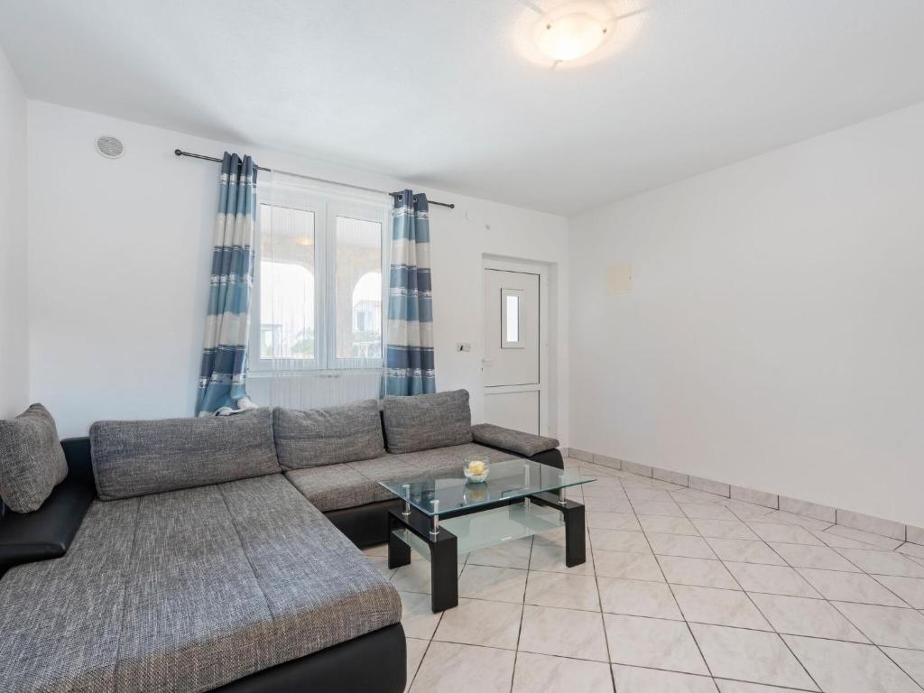 Fotografia z galérie ubytovania Quaint Apartment in Vir with Sea Beach Nearby vo Viry