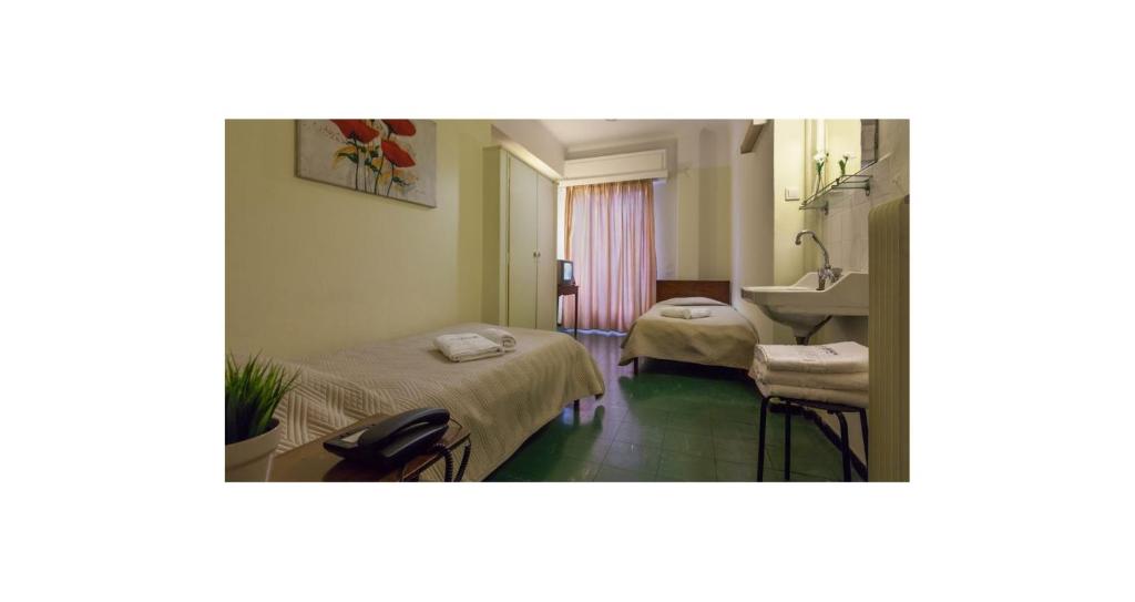 
Twin Room with Shared Bathroom
