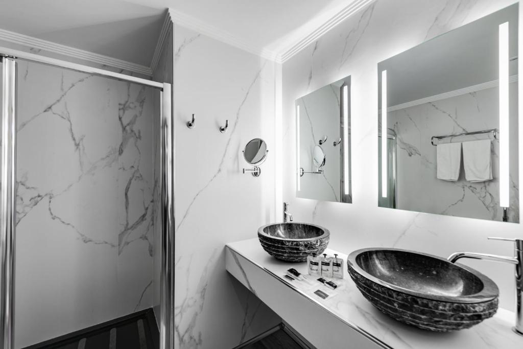 Un baño de Zouk Hotel