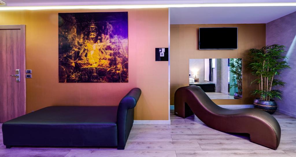 Un lugar para sentarse en Zouk Hotel