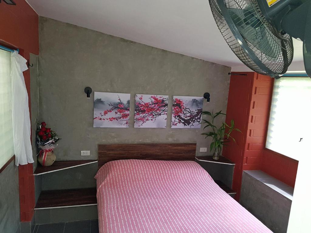 Postel nebo postele na pokoji v ubytování Rock Inn Bailan