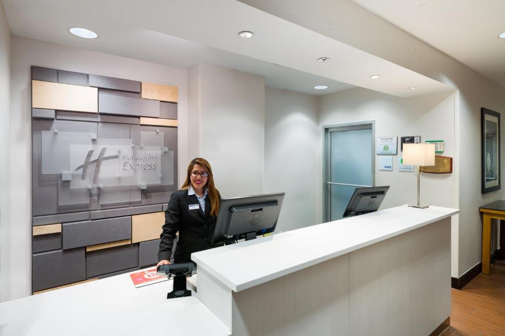 رزرو هتل، Holiday Inn Express - میدان تایمز، هتل IHG