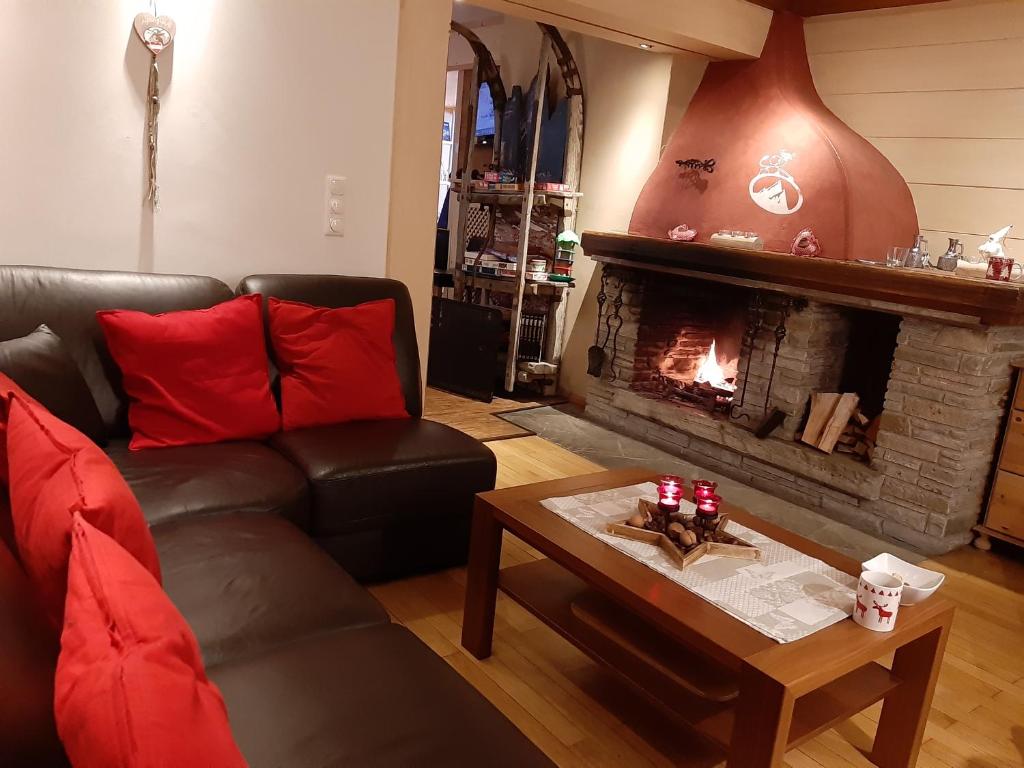 A seating area at Alphotel Mittersill # inklusive Sommercard #