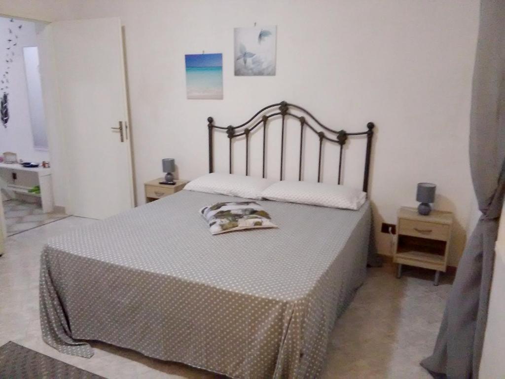 Een bed of bedden in een kamer bij 2 bedrooms apartement at Mazara del Vallo 800 m away from the beach with city view and wifi