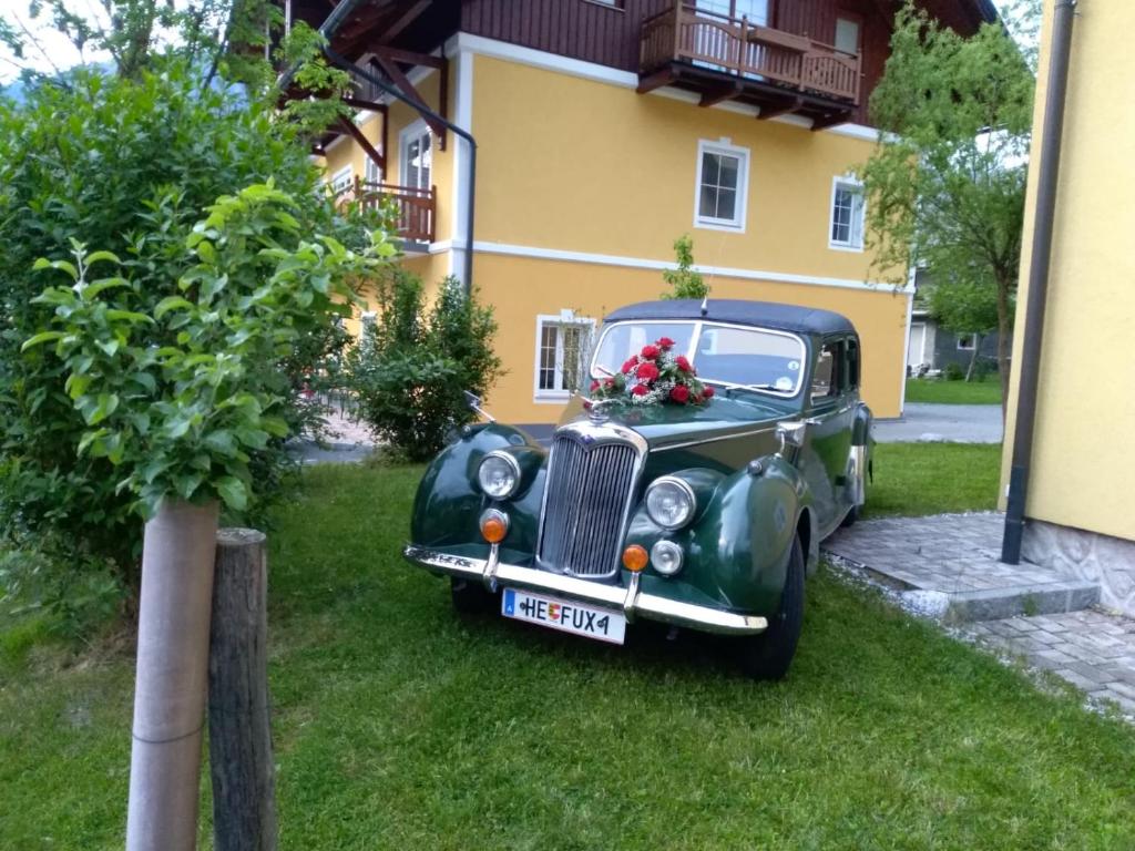 Um jardim no exterior de Gasthaus zum Fuchs - Familie Andrä