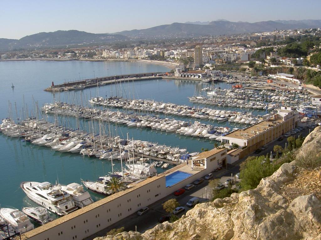 a marina with a bunch of boats in the water at Apartamento Familiar in Balcon del Mar