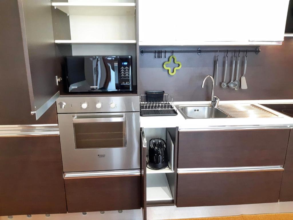 Kuchnia lub aneks kuchenny w obiekcie Suite Rent Milan