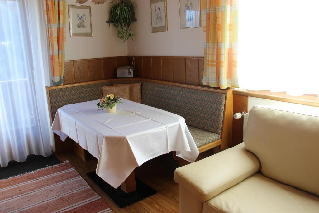 Posezení v ubytování Haus STRIEDER - Obergail