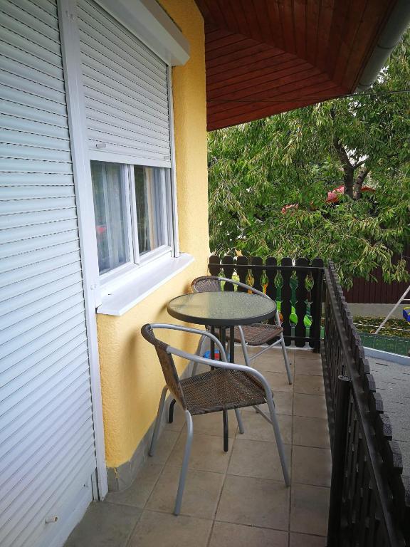 Balkón alebo terasa v ubytovaní Diófa Kuckó Apartman
