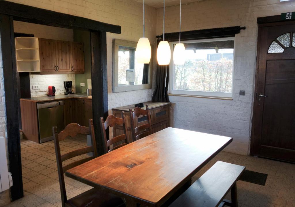 Kuchyň nebo kuchyňský kout v ubytování Gîte rural Les petites têtes