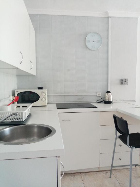 A kitchen or kitchenette at Apartment close to Yumbo,Free parking