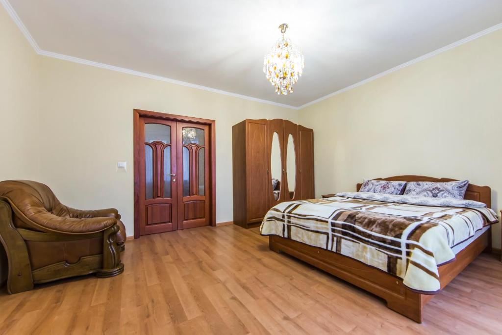 Комфортная двухкомнатная квартира возле метро Академгородок - Appartement D'une Chambre