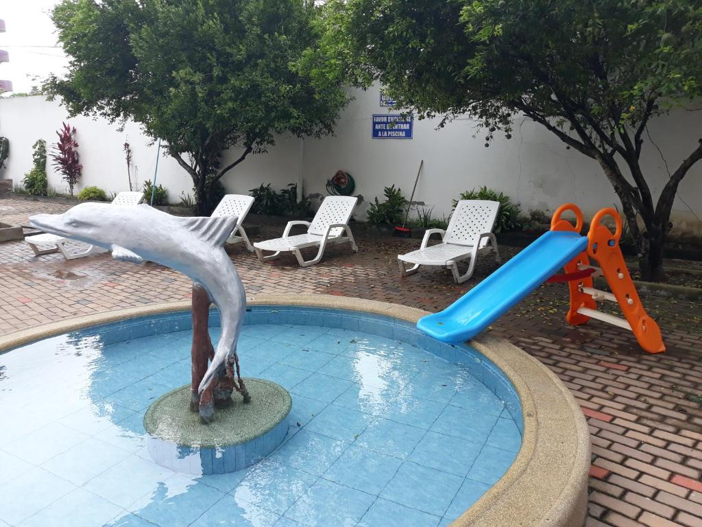 Bazén v ubytování Hotel Almond Beach nebo v jeho okolí