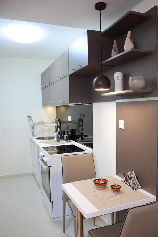 Kuchyň nebo kuchyňský kout v ubytování Bane Apartmani