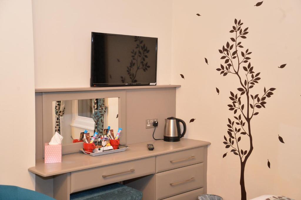 Lauriston & Lawton Court Hotel