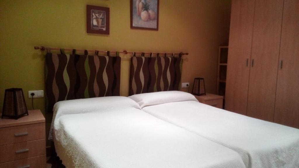 A bed or beds in a room at Pension zelaigane