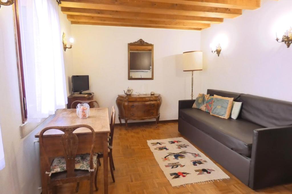 Delicious Apartament near St. Mark Square - Apartment With Balcony