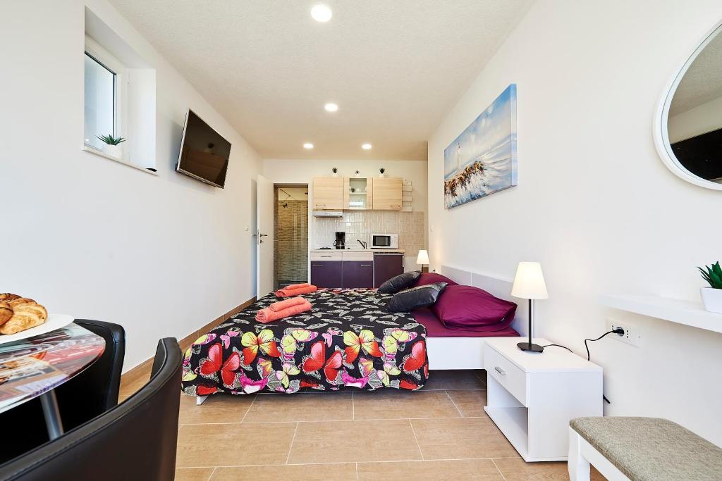 Kuchyňa alebo kuchynka v ubytovaní Studio apartment Bašćan