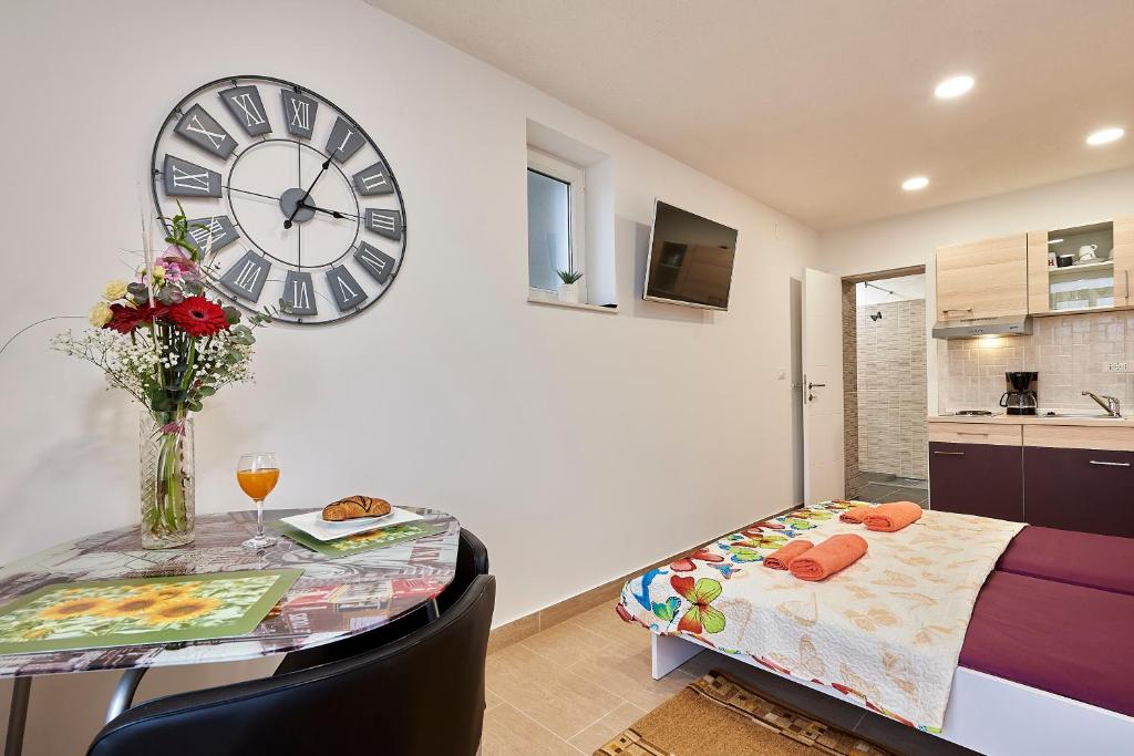 Kuchyňa alebo kuchynka v ubytovaní Studio apartment Bašćan