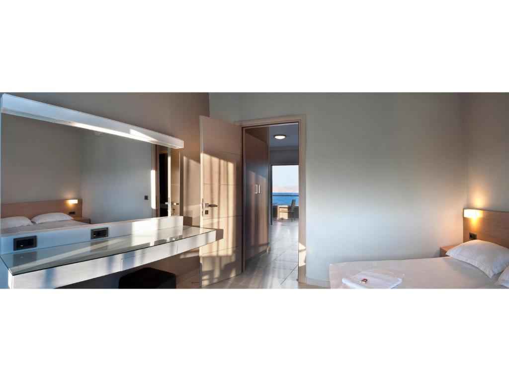 Posteľ alebo postele v izbe v ubytovaní Nautilus Bay Hotel