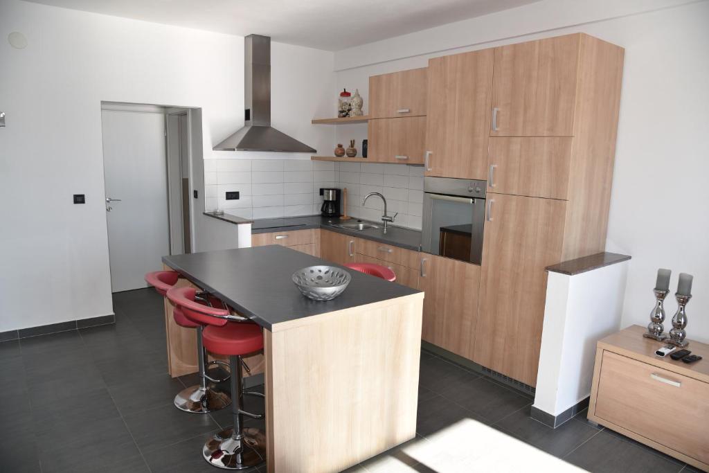 Kuchyňa alebo kuchynka v ubytovaní Villa Pina Apartment Nicos 2-4 Pers