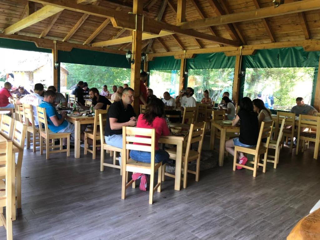 Restaurace v ubytování Rafting Camp Tara 87