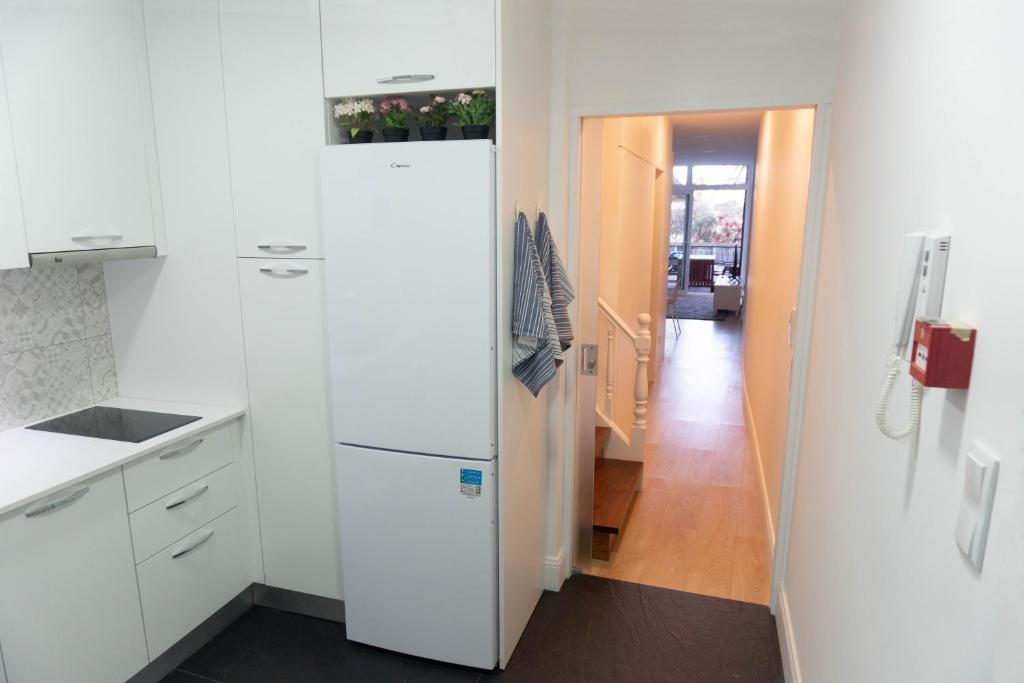 Kuchyň nebo kuchyňský kout v ubytování Finest Rentals - Downtown Villa