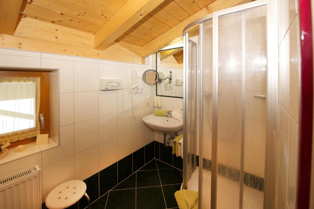 Hotel Tristkogel - Habitación Cuádruple Con Balcón