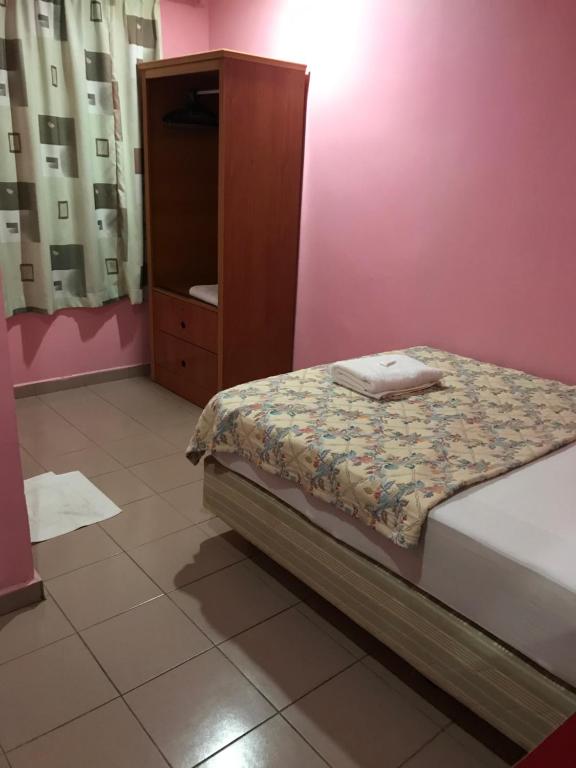 Postel nebo postele na pokoji v ubytování Hotel Cahaya