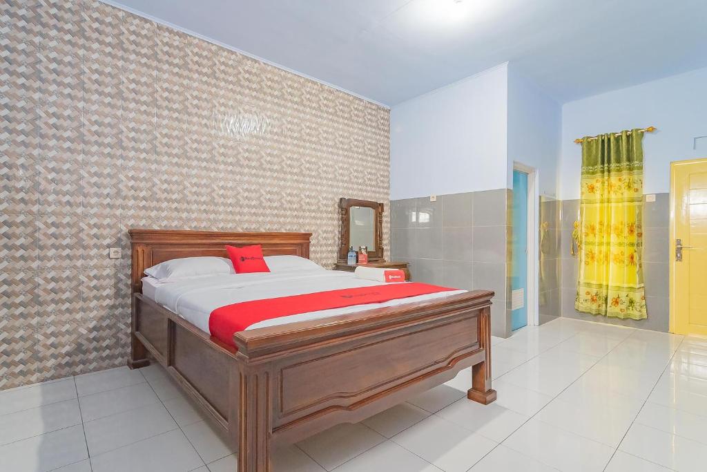 RedDoorz Syariah @ Tambak Mekar Street Subang - 豪华双人房