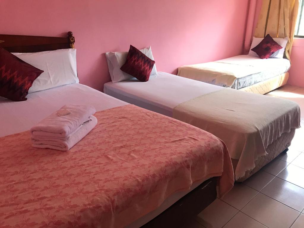 Postel nebo postele na pokoji v ubytování Hotel Cahaya