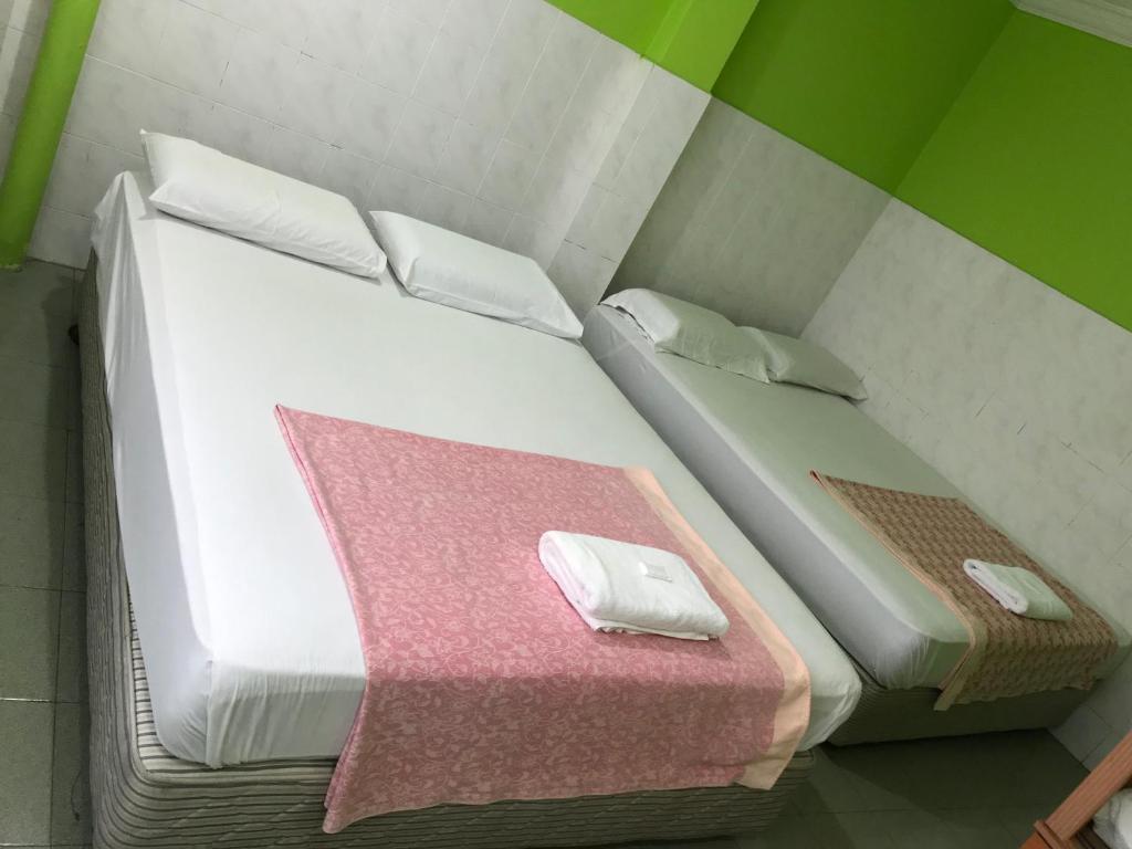 Postel nebo postele na pokoji v ubytování Hotel Cahaya