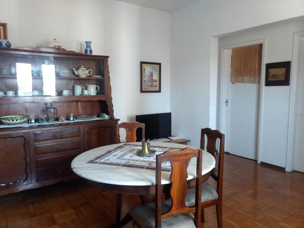 a dining room with a table and a cabinet at Apart 603 - Centro Histórico in Itu