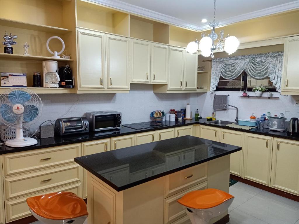 Kuchyň nebo kuchyňský kout v ubytování AJ's Haven Homestay