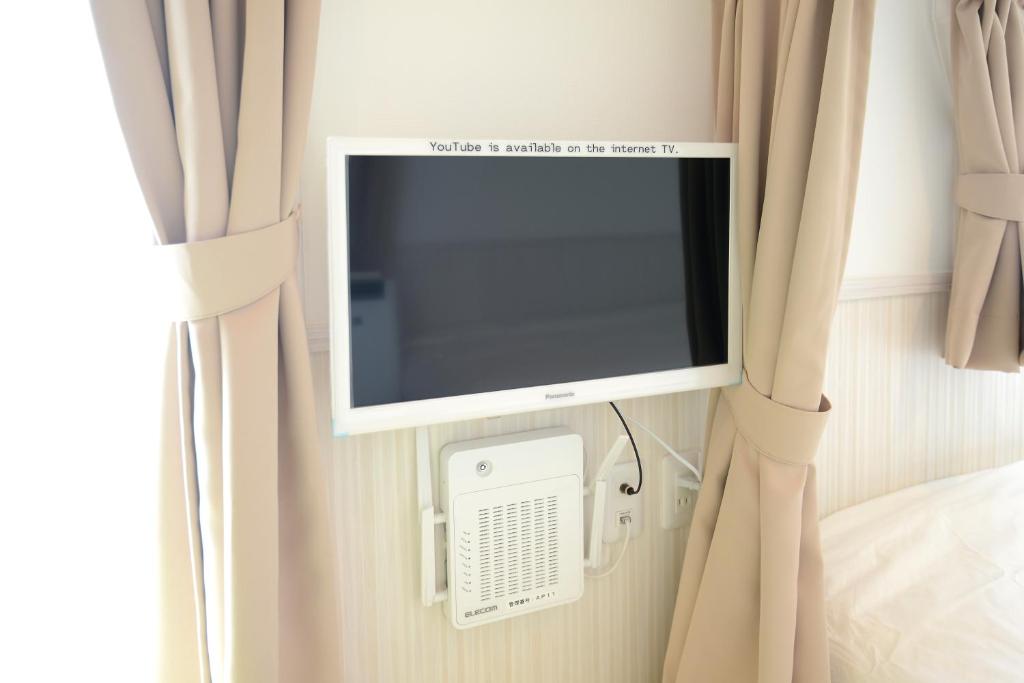 TV a/nebo společenská místnost v ubytování Mt Fuji Glamping TOURIST VILLA Kawaguchiko