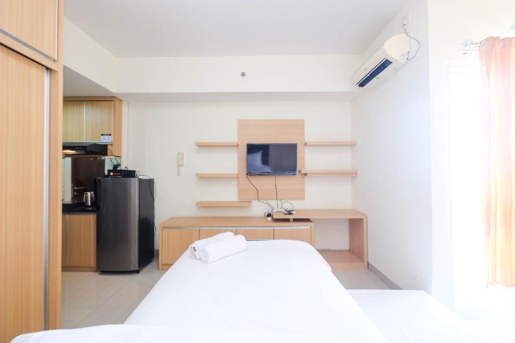 Cozy Minimalist Studio @ Taman Melati Margonda Apartment By Travelio - Apartamento De Estúdio
