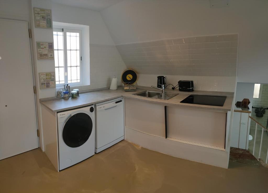Kuchyň nebo kuchyňský kout v ubytování HEXAGON Apartment BY NAMASTE ELITE